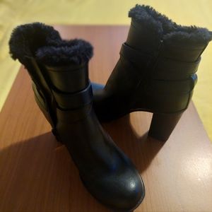 Guess 5.5M Black Booties